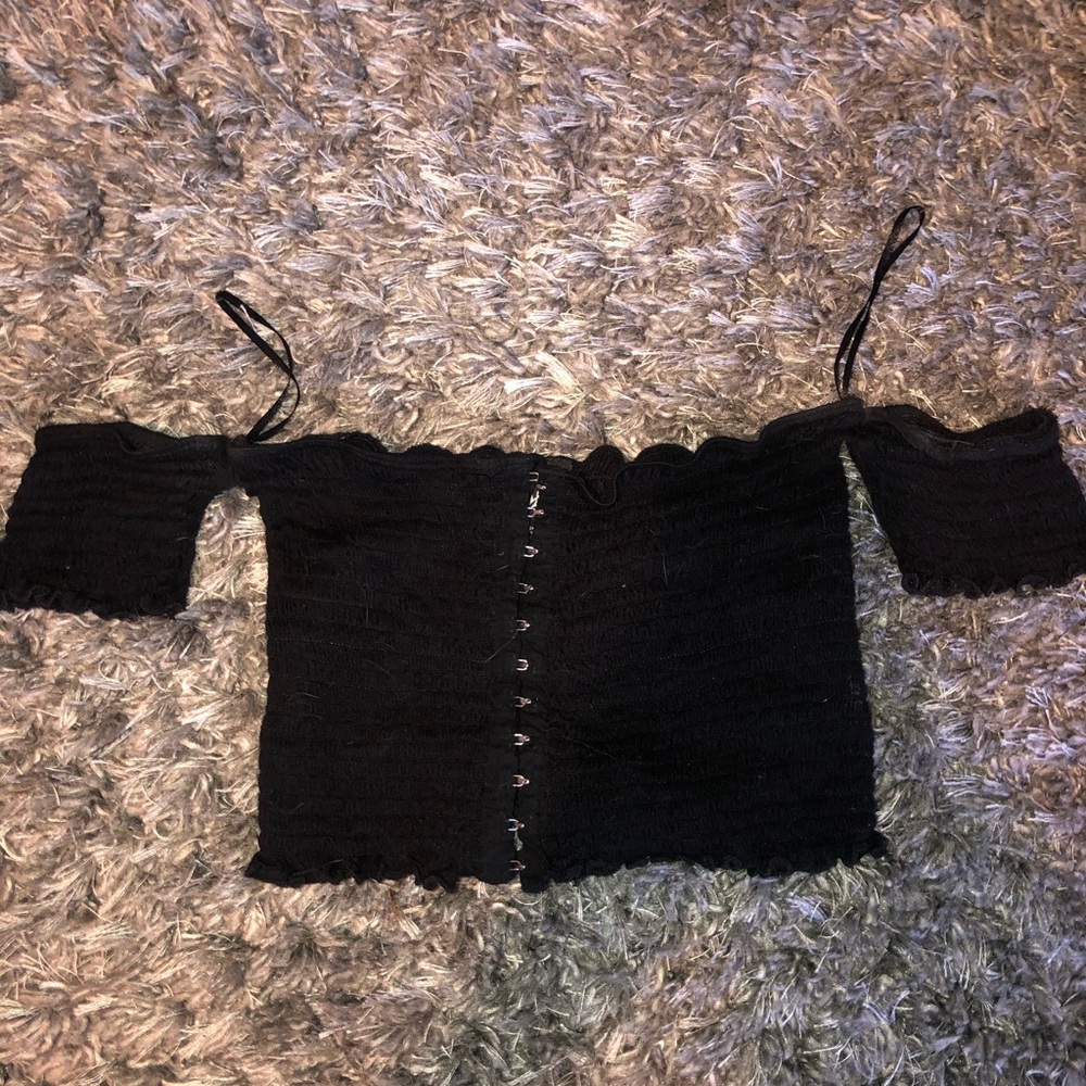 Black eye hook off the shoulder crop top